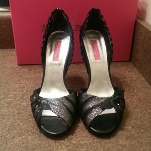 *NEW* Betsey Johnson pumps