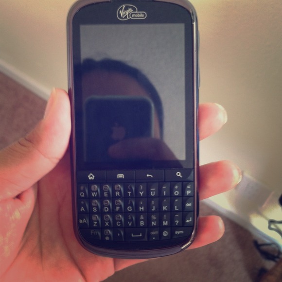 Virgin mobile touchscreen phone! Great condition !