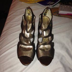 71/2 bronze 3/12" in heels