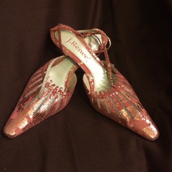 🎁NEW! metallic coral & suede sandals!🎁