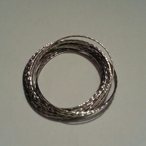 BRAND NEW ! Silver Bangle