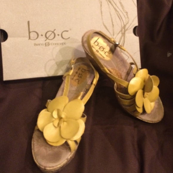 🔔🔔Mustard Yellow Soft Leather Wedge🔔🔔