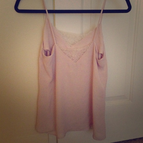 Rose blouse with lace apliques.