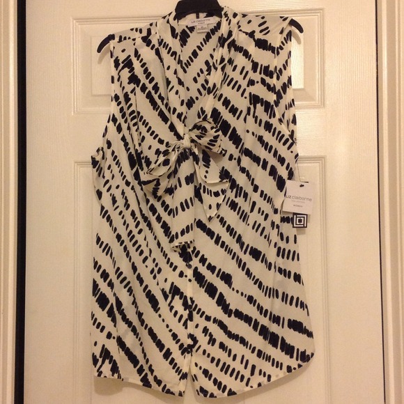 NWT...Liz Black/White blouse with precious bow!