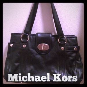 Michael Kors purse in Black Leather!