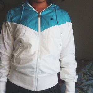 NWOT NIKE WINDRUNNER
