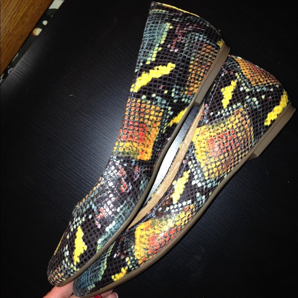 Snake print flats - Picture 2 of 4