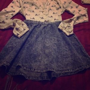 Acid wash denim circle skirt. High waist.