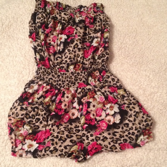 Rue21 Floral & leopard print romper
