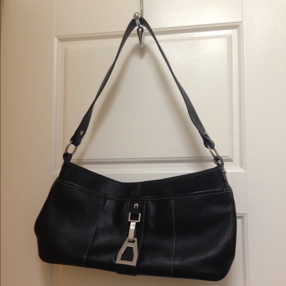 LIKE NEW LEATHER Etienne Aigner