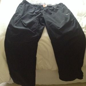 Like-new black Nike windbreaker pants!!