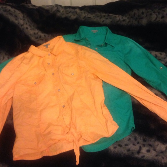 BUNDLE 2 button up shirts