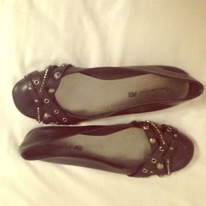 Black stud flats