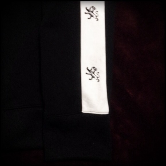 🎉BUNDLE🎉 EXPRESS Jacket and Steve Madden Pin Up - Picture 4 of 4