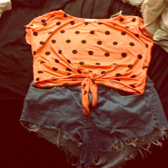 Poka dot tie front tee
