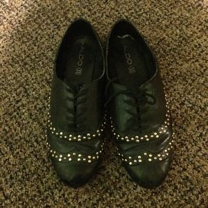BLACK ALDO GOLD STUDDED OXFORDS