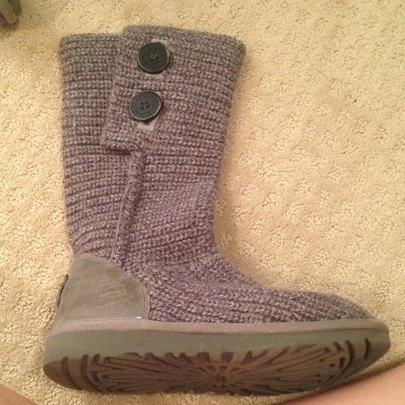 🔴ON HOLD🔴 Grey Cardi Uggs