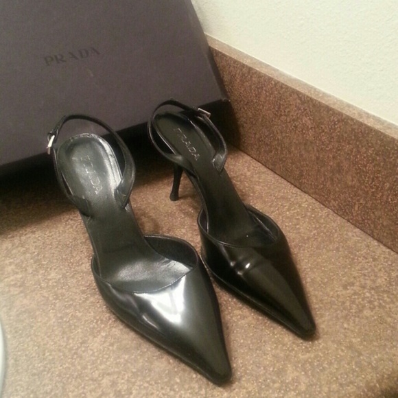 *REDUCED* Classic PRADA black.