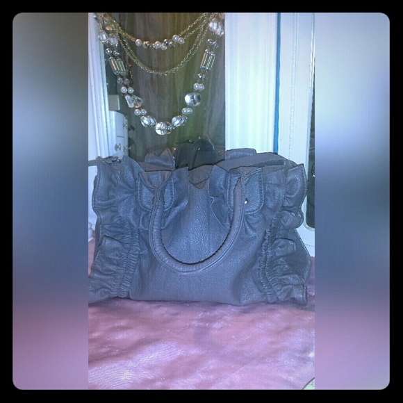 Handbags - 🎀Grey Gray purse with Ruffles🎀