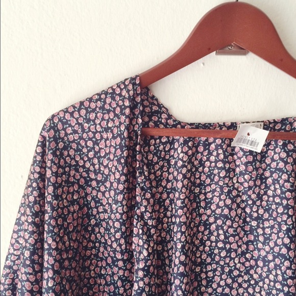 💌SOLD💌 Brandy Melville Floral Kimono - Picture 2 of 4