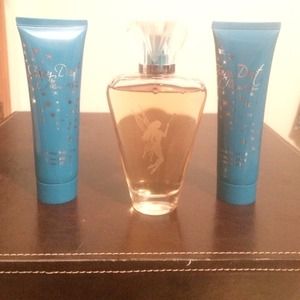 Paris Hilton "Fairy dust"