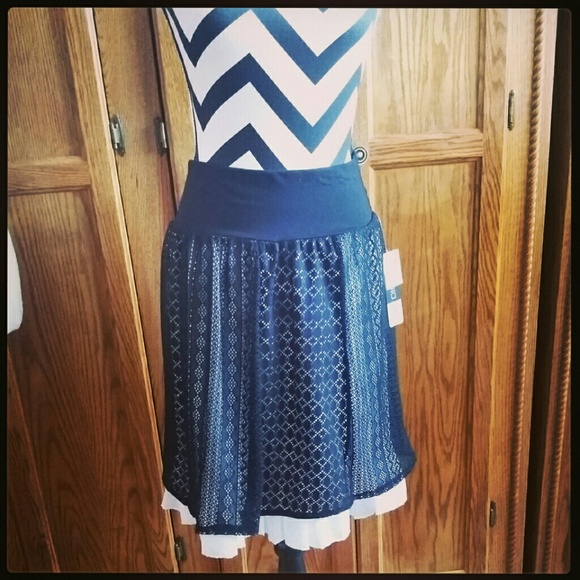 Mid-length skirt, modest lace