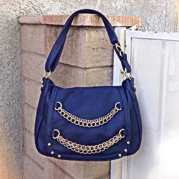 ❗️🚫SOLD IN BUNDLE❗️Steel Whispers Shoulder Bag - Picture 2 of 4