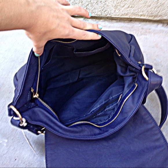 ❗️🚫SOLD IN BUNDLE❗️Steel Whispers Shoulder Bag - Picture 4 of 4