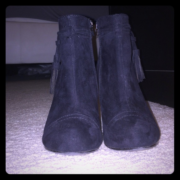 Black booties😍