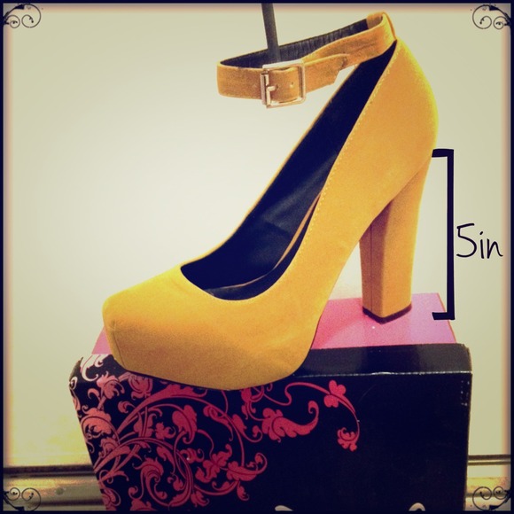 Mustard Velvet Pumps (5in)