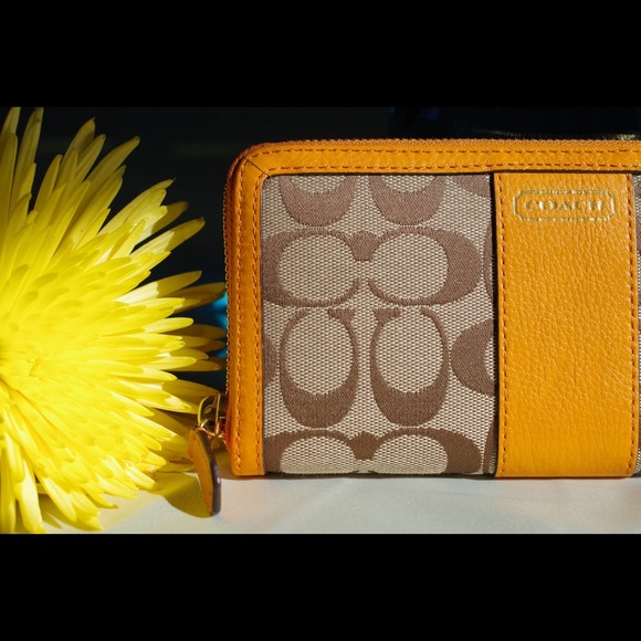 Coach Clutches & Wallets - NWT Coach Park Khaki Sign Accordion Zip Wallet