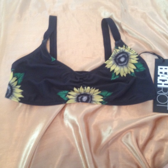 ⚫️urban outfitters bikini top