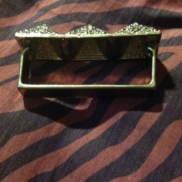 Studied ring. - Picture 2 of 2