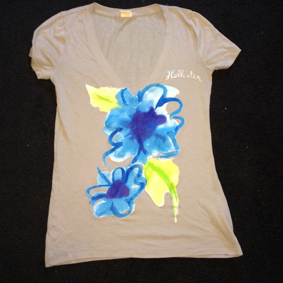 Flower hollister v neck