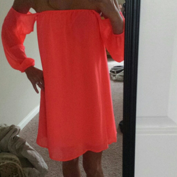 Cute off the sholder dress - Picture 1 of 2