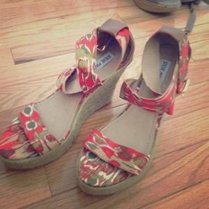Never worn Steve Madden wedges