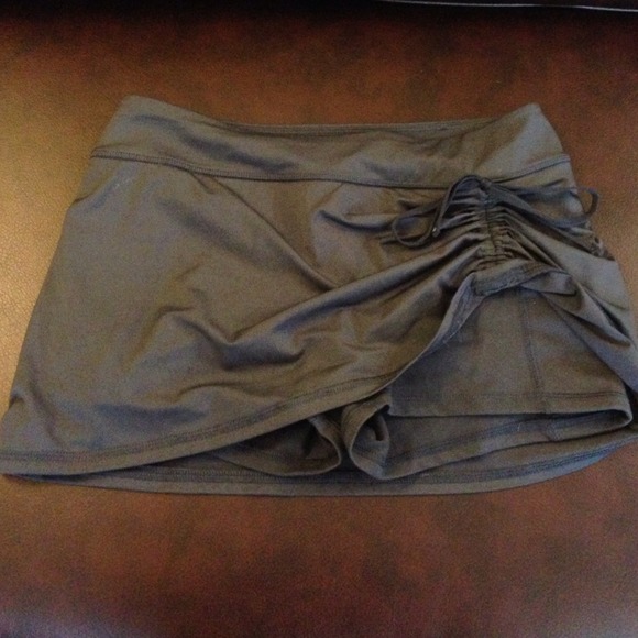 Size XS Gap Body Fit workout skort