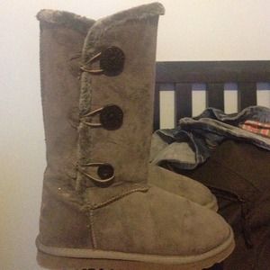 Grey ugg boots