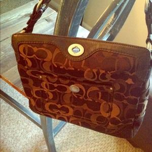 Authentic medium sized coach bag.