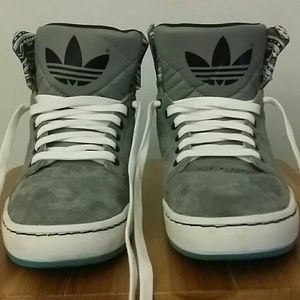 Grey sneakers ***willing to trade, deal or bundle*