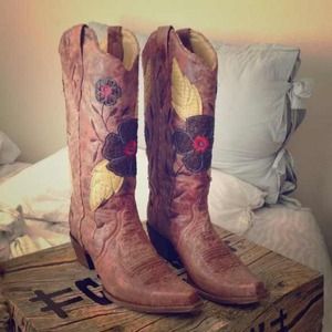 Cute girly cowboy boots!