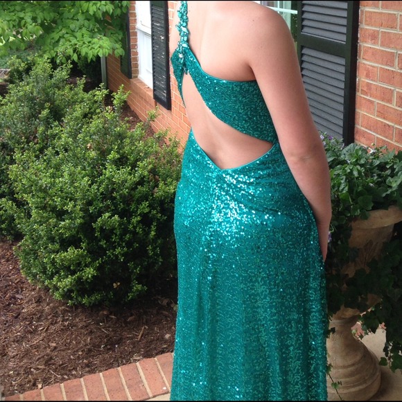 La femme prom dress - Picture 2 of 4