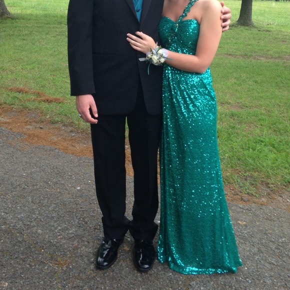 La femme prom dress - Picture 3 of 4