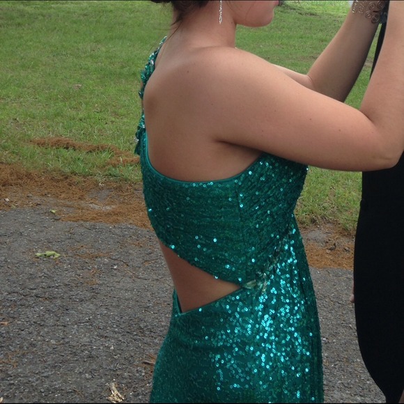 La femme prom dress - Picture 4 of 4