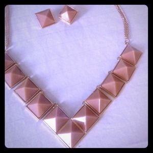 Statement necklace with earrings