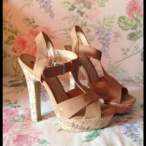 ⛔SOLD⛔Madden Girl tan & cork heels