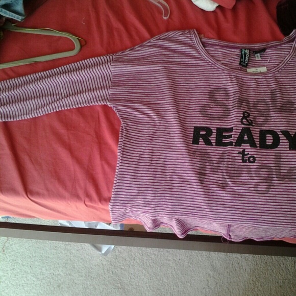 Pink stripped crop top - Picture 2 of 2