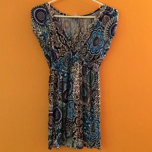 Delia's blue patterned top