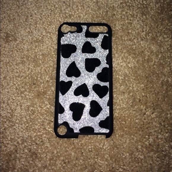 Sparkly iPod touch 5 case with fuzzy black hearts
