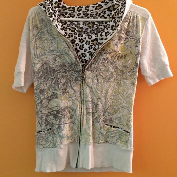 Filter short sleeved printed zippered cardigan.